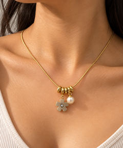Gold Tone Floral Pearl Charm Neckpiece